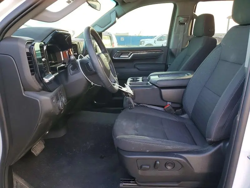 2024 CHEVROLET SILVERADO C1500 LT  