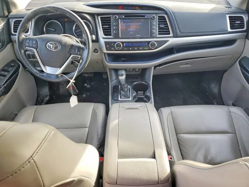 2017 TOYOTA HIGHLANDER SE  