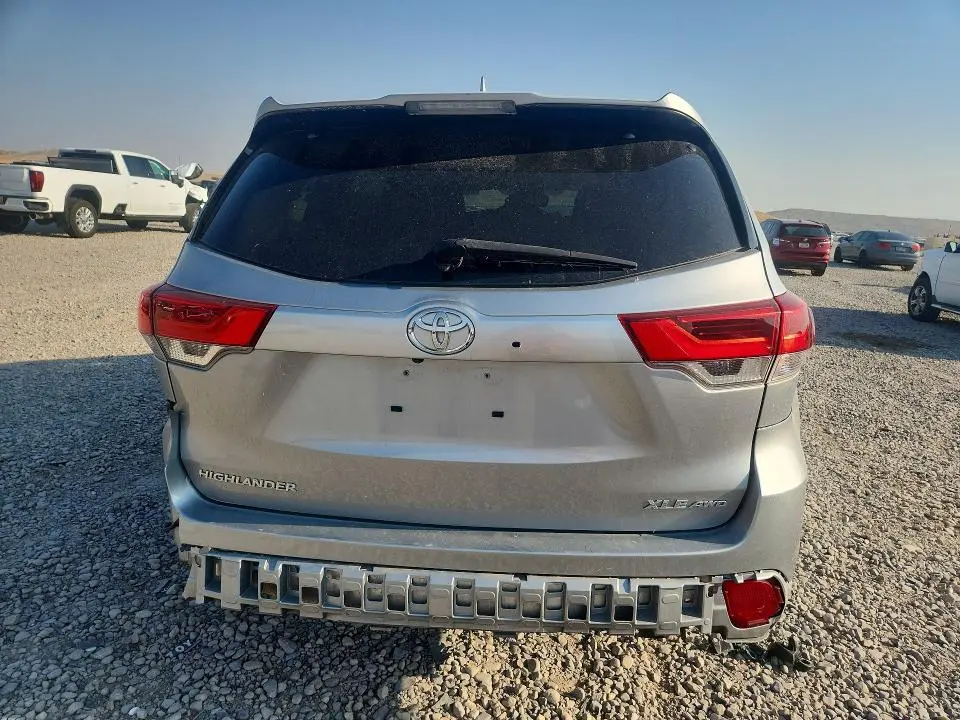 2017 TOYOTA HIGHLANDER XLE  