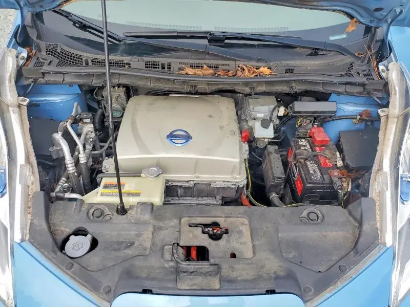 2015 NISSAN LEAF SV  