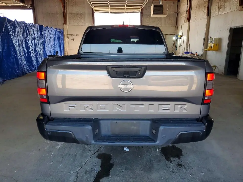 2022 NISSAN FRONTIER S  