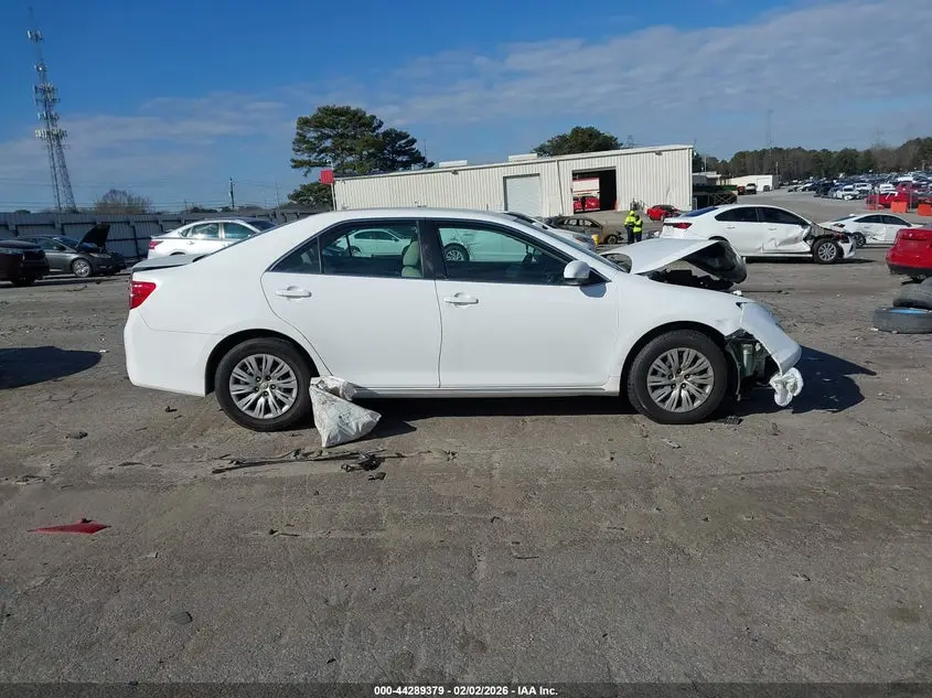 2014 TOYOTA CAMRY LE