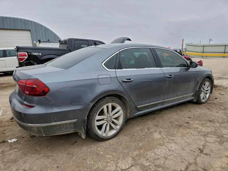 2017 VOLKSWAGEN PASSAT SE  