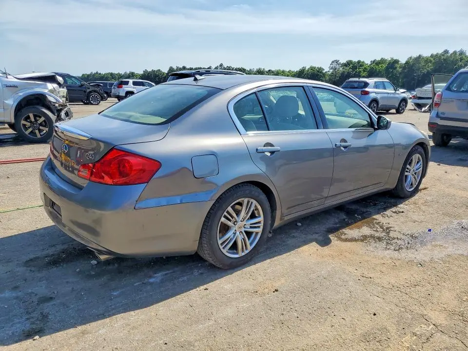 2015 INFINITI Q40 BASE  