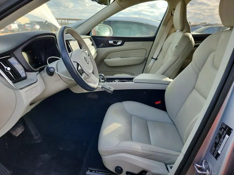 2023 VOLVO XC60 PLUS  