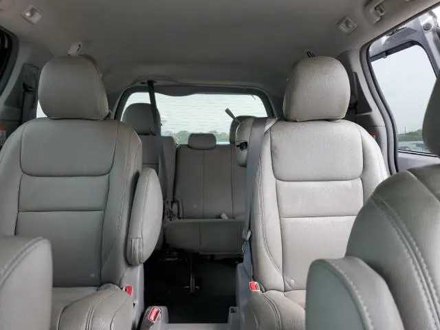 2017 TOYOTA SIENNA LE