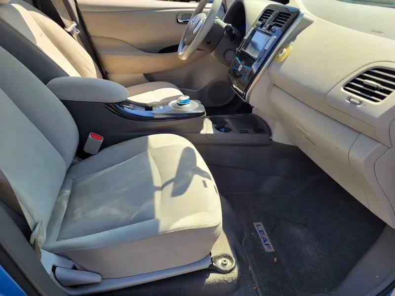 2011 NISSAN LEAF SV  