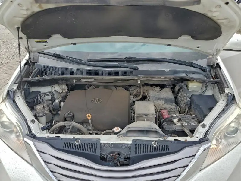 2017 TOYOTA SIENNA XLE  