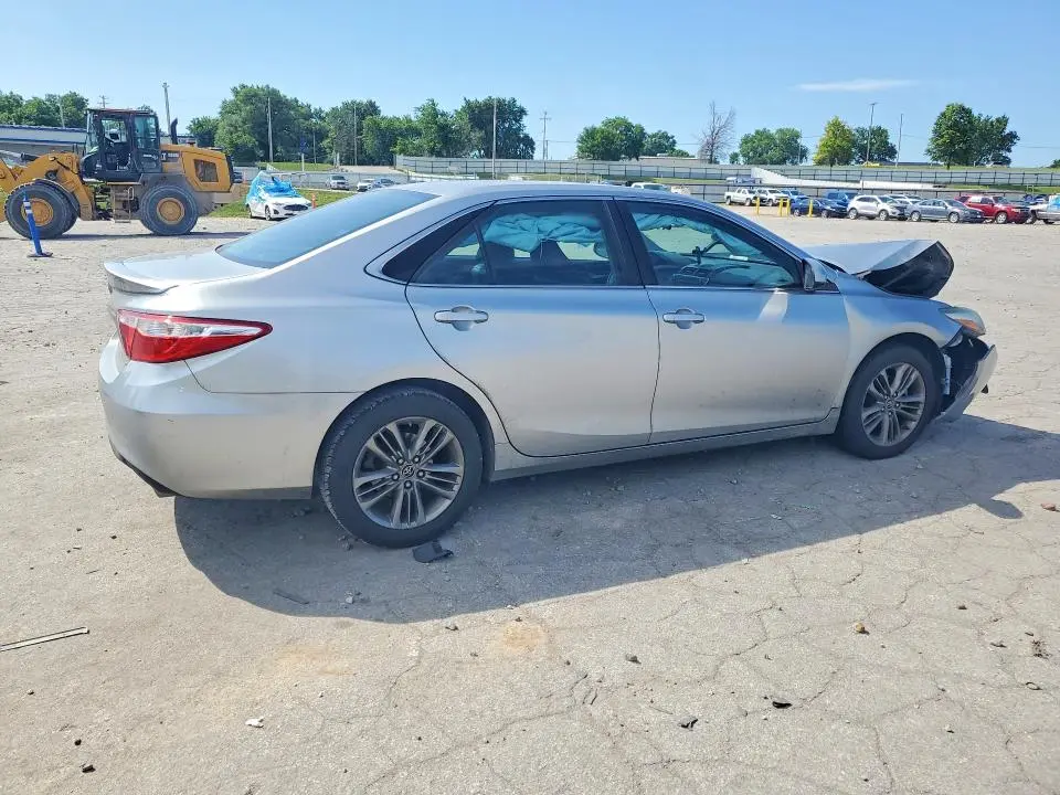 2016 TOYOTA CAMRY SE  