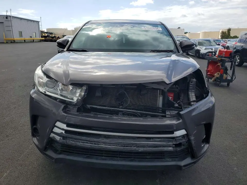 2018 TOYOTA HIGHLANDER LE  