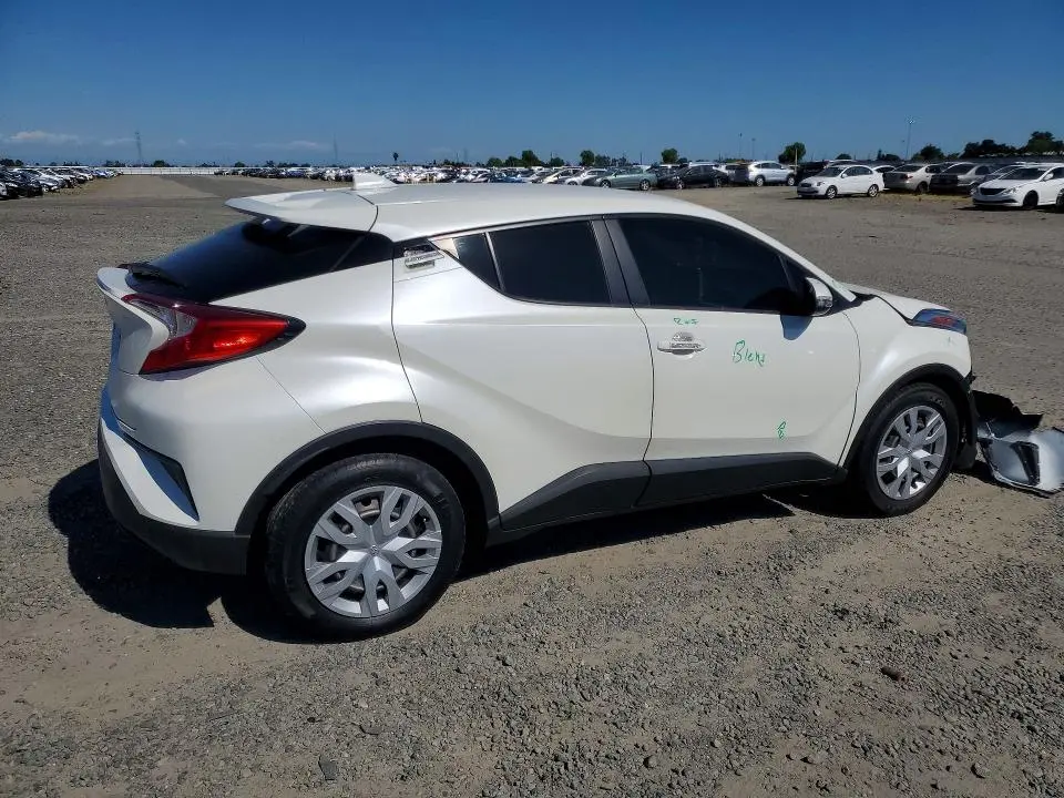2019 TOYOTA C-HR LE  