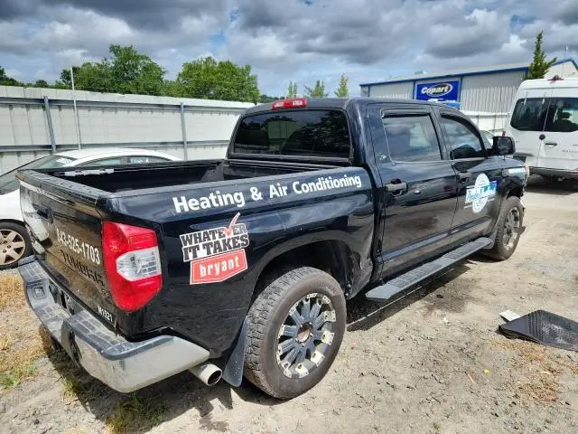 2017 TOYOTA TUNDRA CREWMAX SR5  