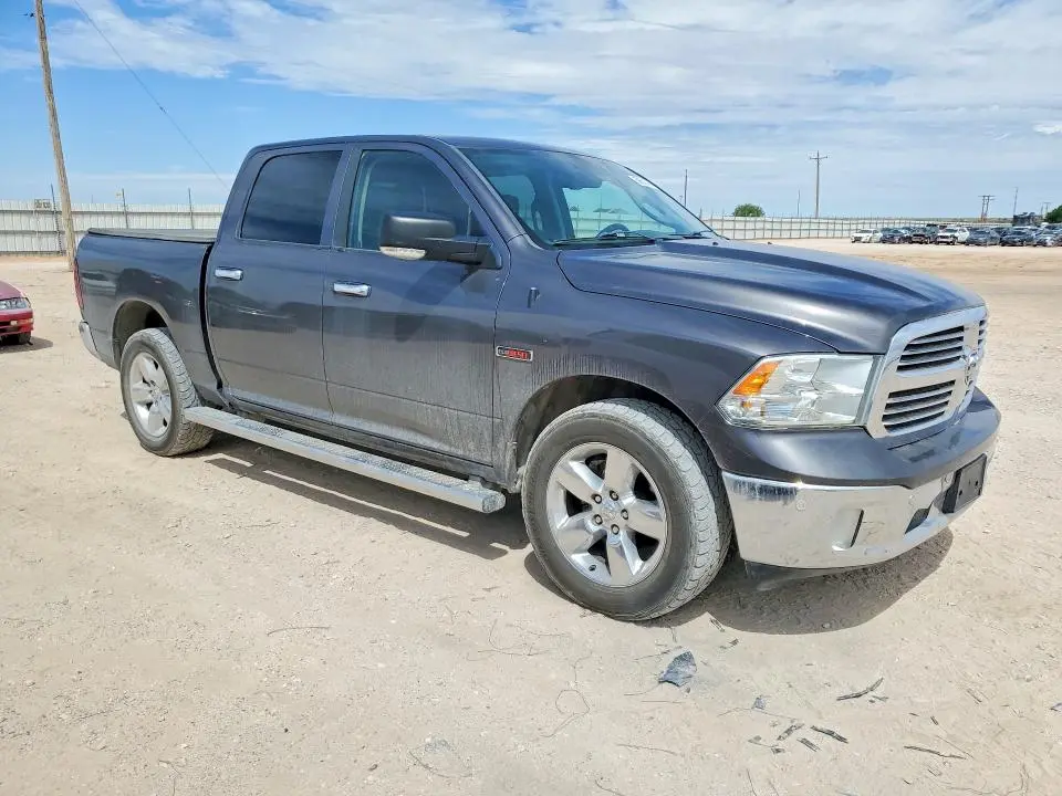 2015 RAM 1500 SLT  