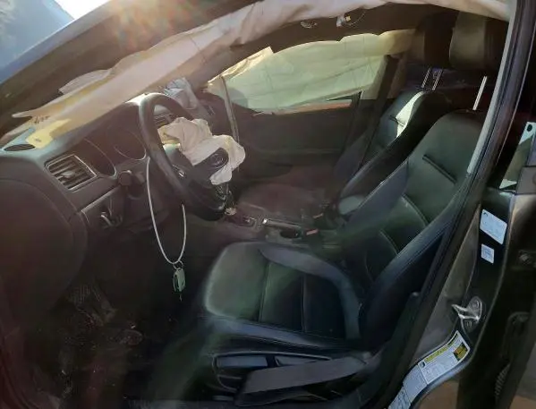 2015 VOLKSWAGEN JETTA SE  