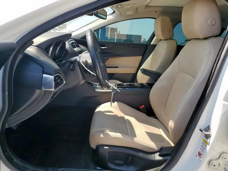 2017 JAGUAR XE PREMIUM  