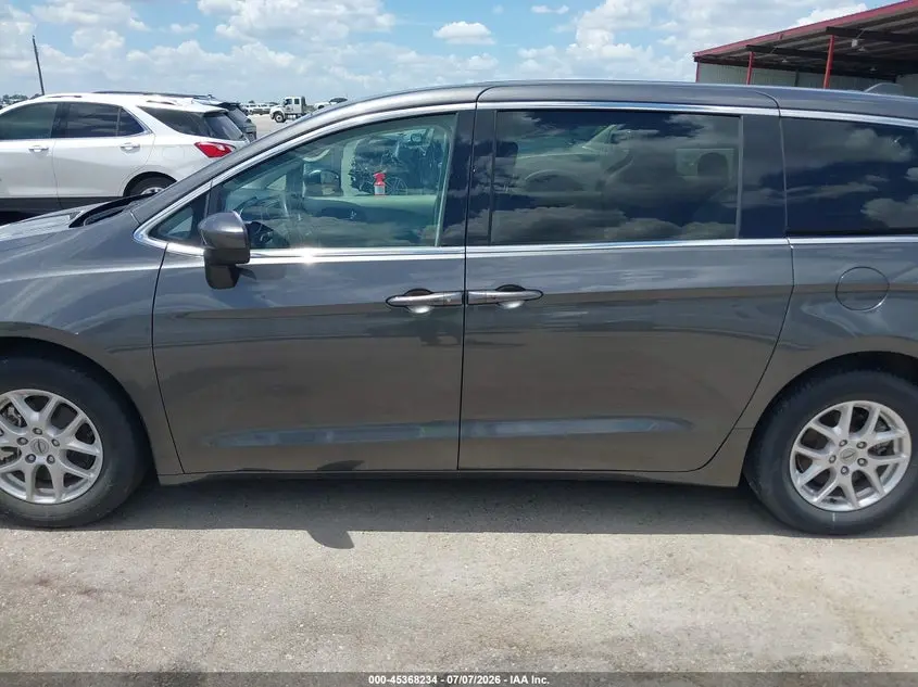 2022 CHRYSLER VOYAGER LX
