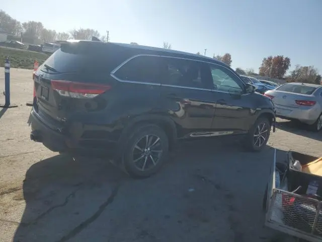 2019 TOYOTA HIGHLANDER SE  