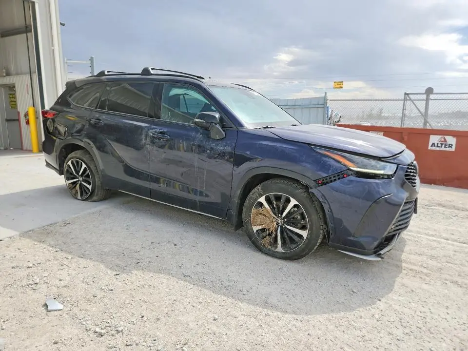 2022 TOYOTA HIGHLANDER XSE  
