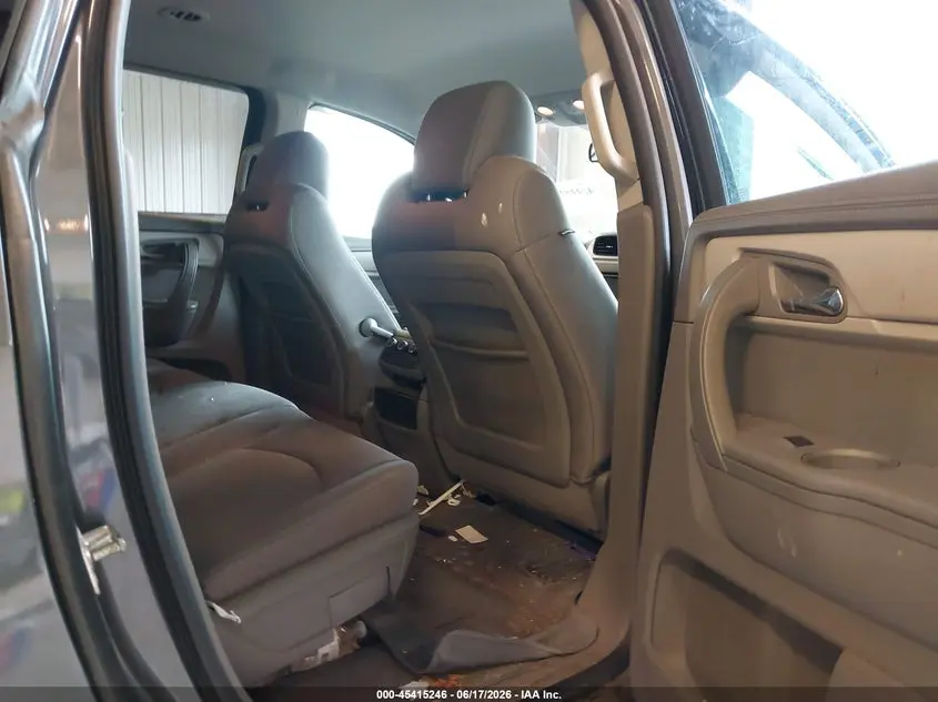 2013 CHEVROLET TRAVERSE LS