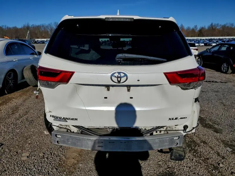 2019 TOYOTA HIGHLANDER SE  