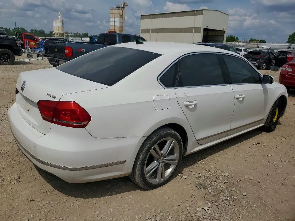 2015 VOLKSWAGEN PASSAT SE  