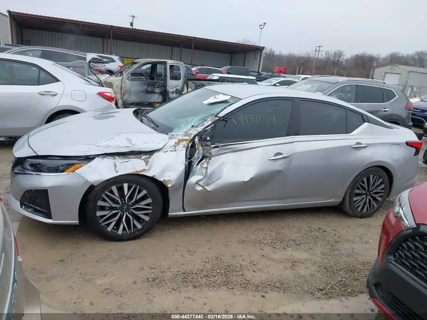 2023 NISSAN ALTIMA SV FWD