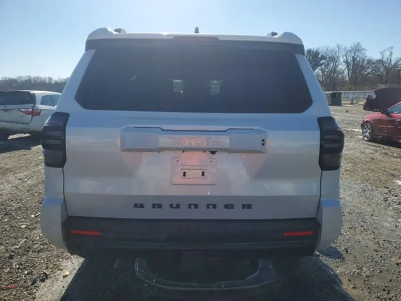 2025 TOYOTA 4RUNNER SR5  