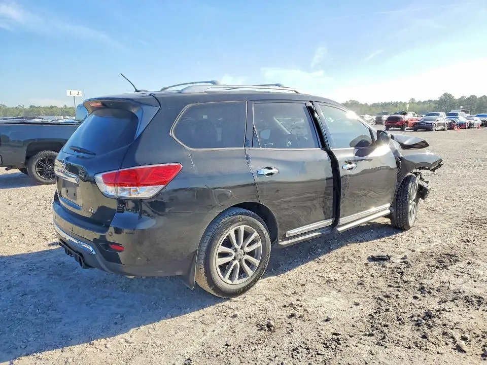 2016 NISSAN PATHFINDER SL  