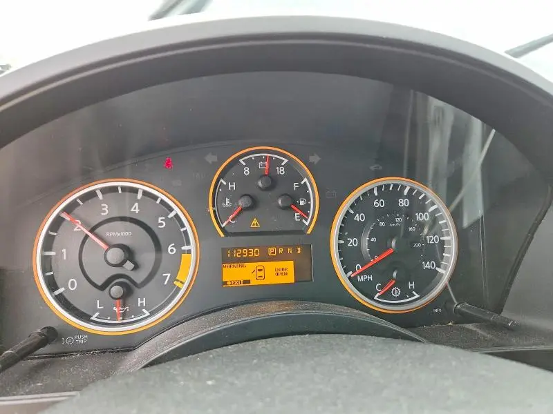 2010 NISSAN TITAN SE  