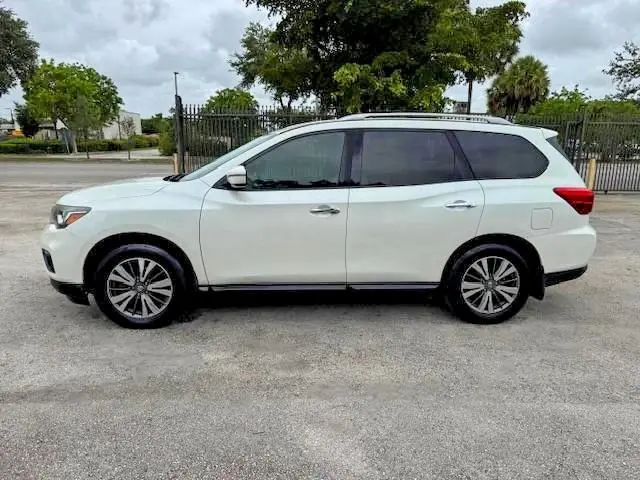 2017 NISSAN PATHFINDER SV  