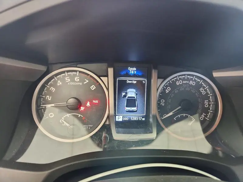 2018 TOYOTA TACOMA SR5 V6  