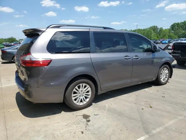 2017 TOYOTA SIENNA XLE  