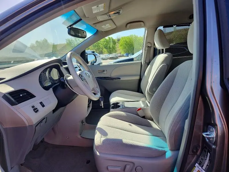 2014 TOYOTA SIENNA LE  