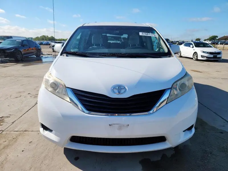 2012 TOYOTA SIENNA LE  