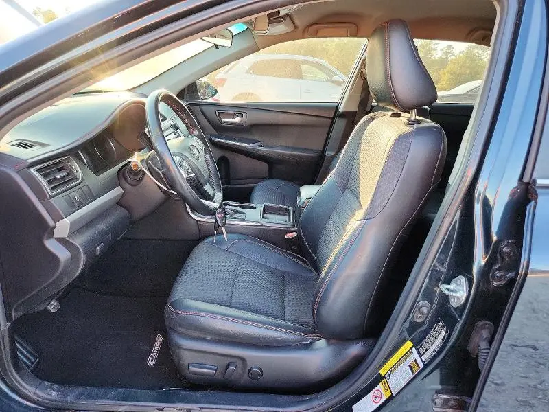 2015 TOYOTA CAMRY SE  