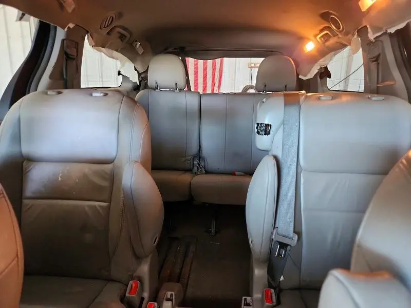 2015 TOYOTA SIENNA XLE 8-PASSENGER  