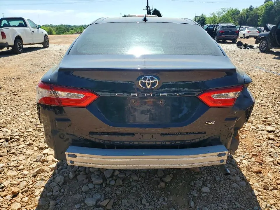 2019 TOYOTA CAMRY SE  