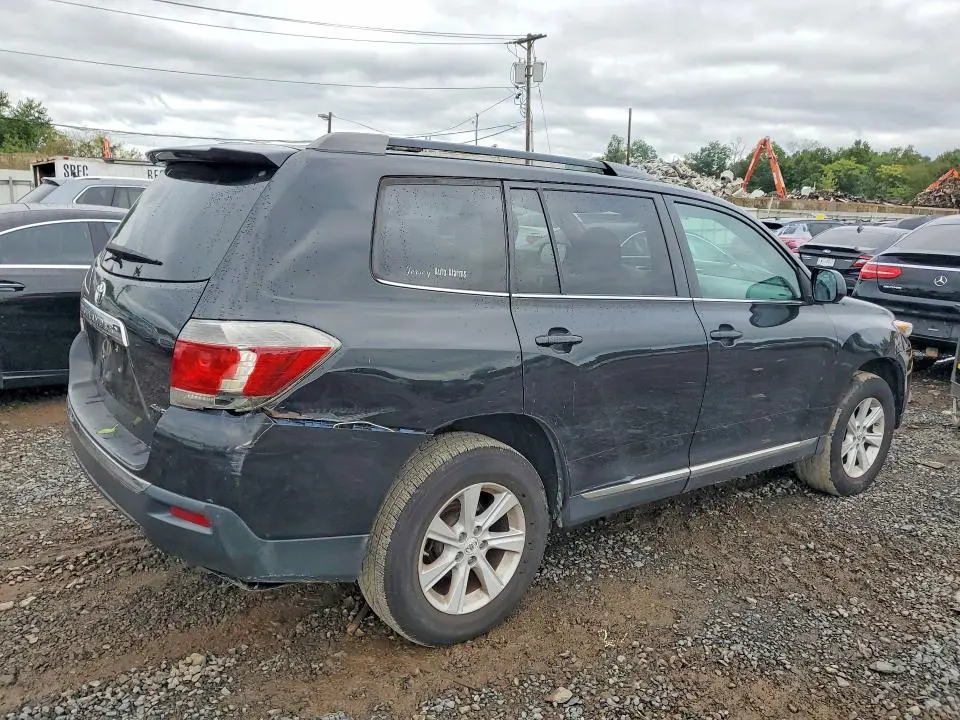 2013 TOYOTA HIGHLANDER SE  