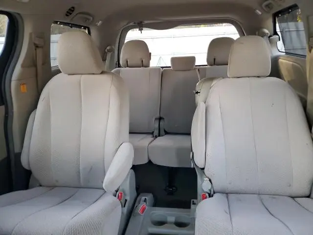 2013 TOYOTA SIENNA LE  