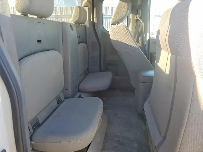 2015 NISSAN FRONTIER S  