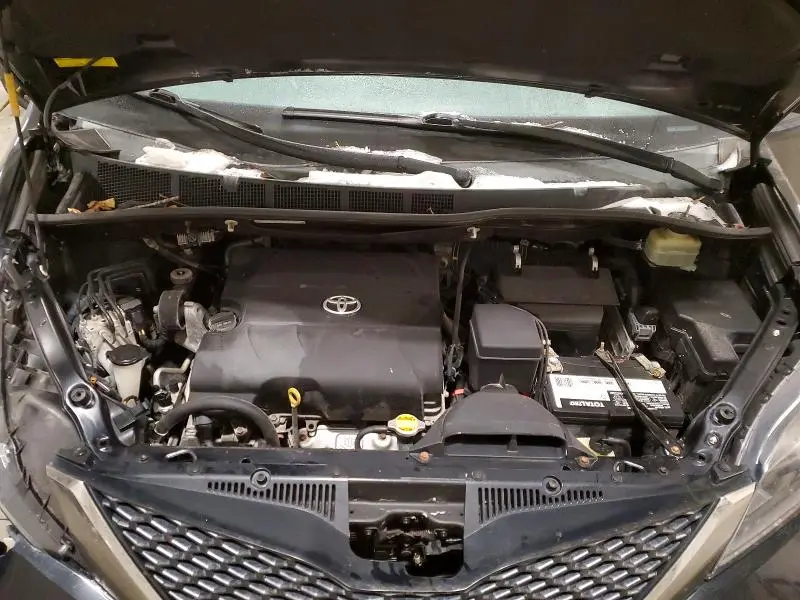 2015 TOYOTA SIENNA SPORT  