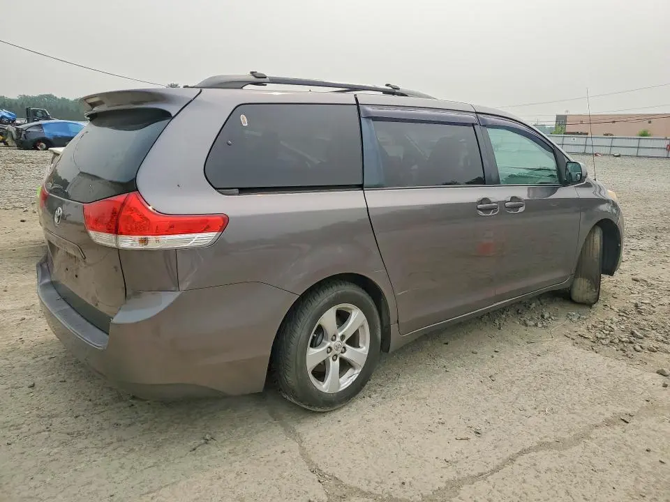 2011 TOYOTA SIENNA LE  
