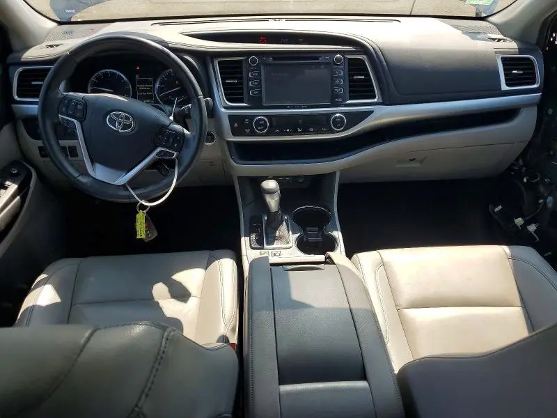 2019 TOYOTA HIGHLANDER XLE  