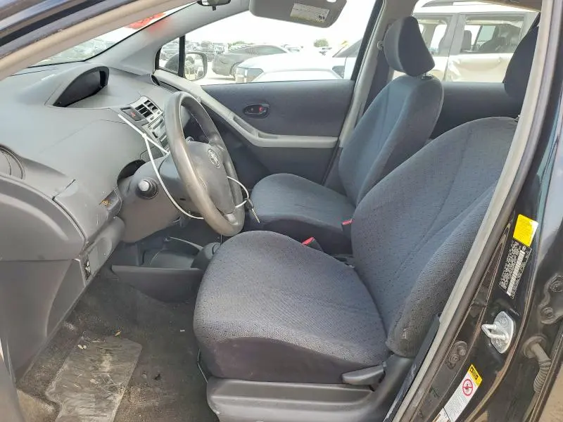 2011 TOYOTA YARIS BASE  