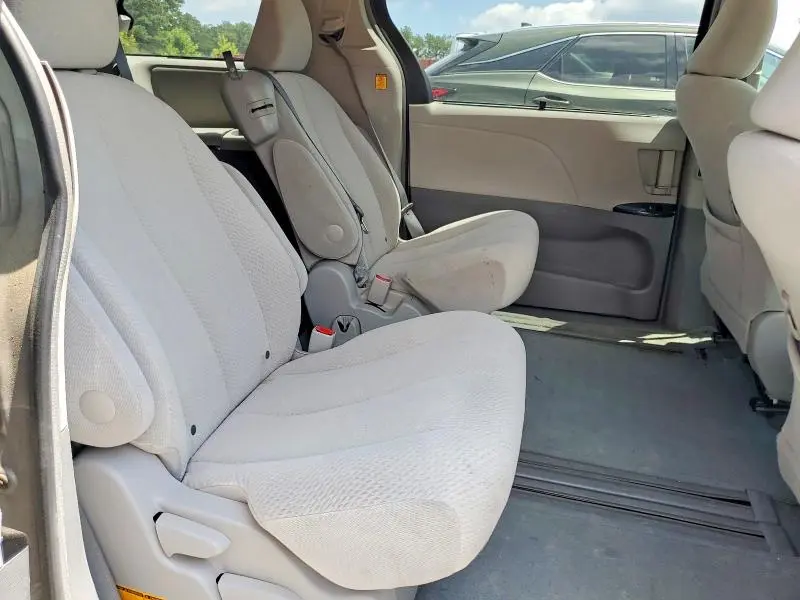 2012 TOYOTA SIENNA LE  