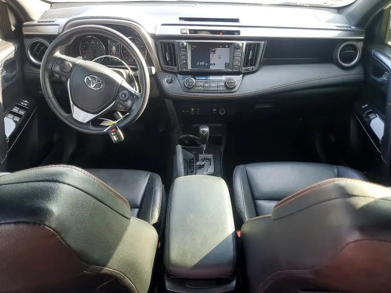 2016 TOYOTA RAV4 SE  