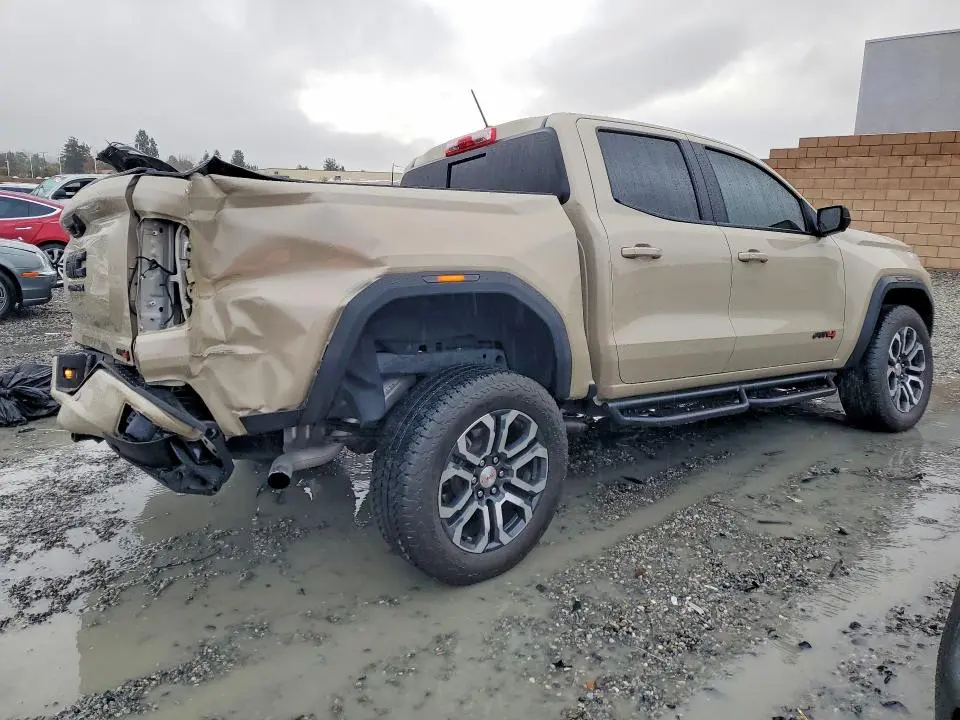 2024 GMC CANYON AT4  