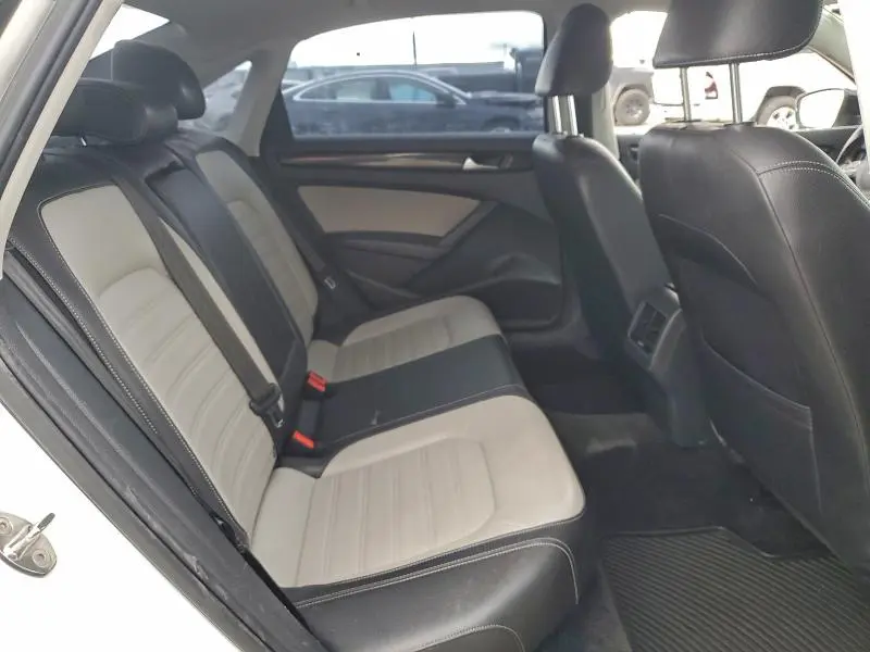 2015 VOLKSWAGEN PASSAT SE  