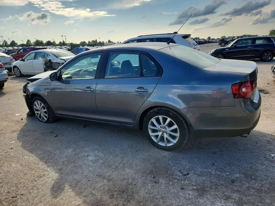 2010 VOLKSWAGEN JETTA SE  