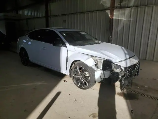 2023 NISSAN ALTIMA SR  